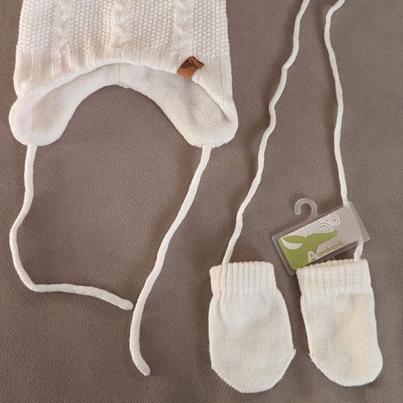 Aardvark White Baby Hat and Mits Ensemble - Picture 2 of 7